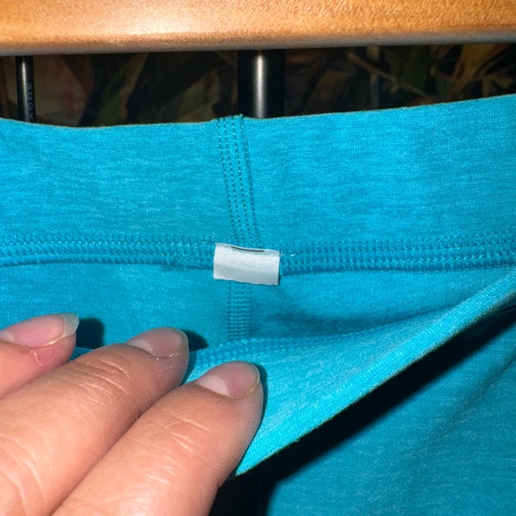 XS 28” High-Waist AloSoft Flow Full Length Blue Quartz Heathered Leggings. - Picture 7 of 17